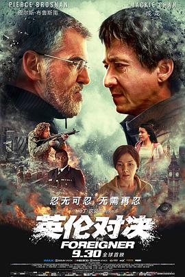 《秋日天空》剧照：三个人站在旧教学楼天台边缘，天空占画面上方三分之二